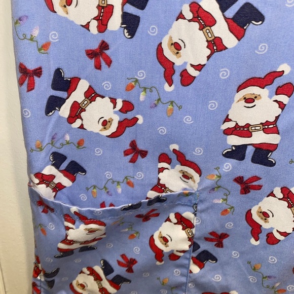 Christmas Scrub Top Size Medium Med+ Wear preowned in excellent condition - Picture 4 of 6